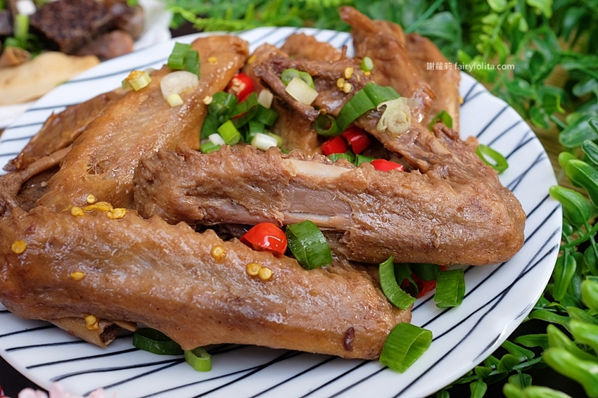 只有在地人才知道的超級隱藏版，近30年古早味滷味老店，最便宜只要10塊錢！