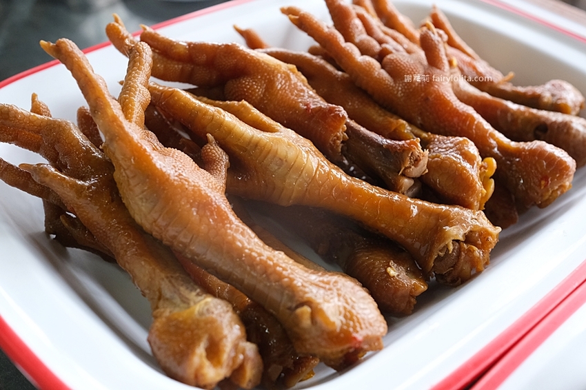 只有在地人才知道的超級隱藏版，近30年古早味滷味老店，最便宜只要10塊錢！