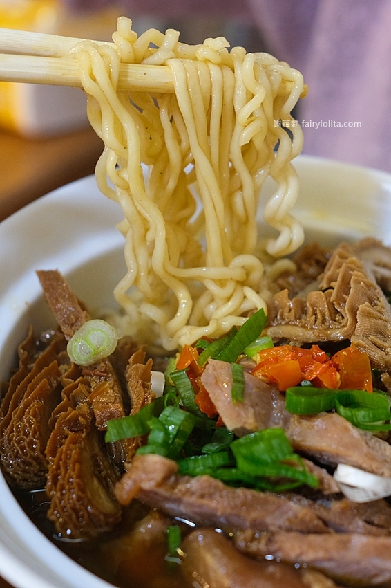 只有在地人才知道的超級隱藏版，近30年古早味滷味老店，最便宜只要10塊錢！