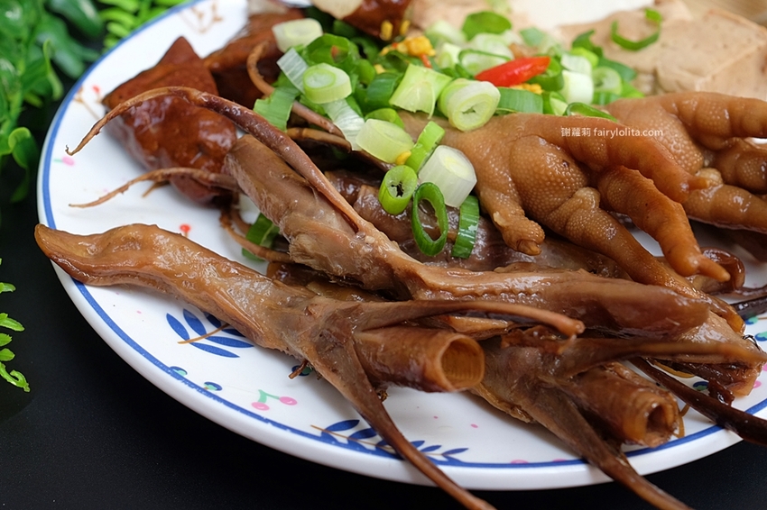 只有在地人才知道的超級隱藏版，近30年古早味滷味老店，最便宜只要10塊錢！