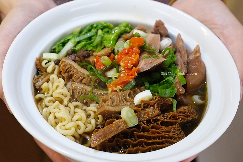 只有在地人才知道的超級隱藏版，近30年古早味滷味老店，最便宜只要10塊錢！