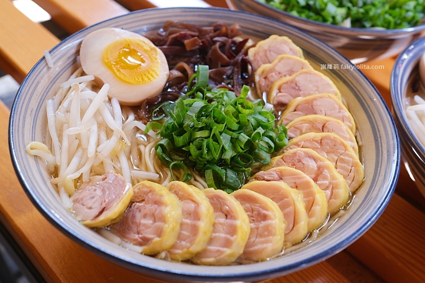 只有在地人才知道的超級隱藏版，近30年古早味滷味老店，最便宜只要10塊錢！