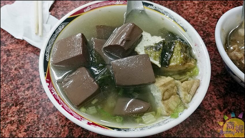 在地人狂推人氣小吃!40年老店肉羹肉圓通通銅板價 平價美味越晚生意越好