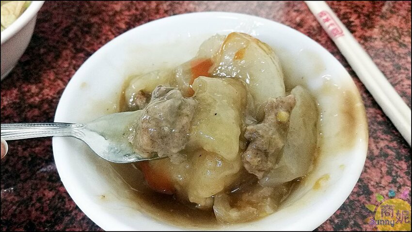 在地人狂推人氣小吃!40年老店肉羹肉圓通通銅板價 平價美味越晚生意越好