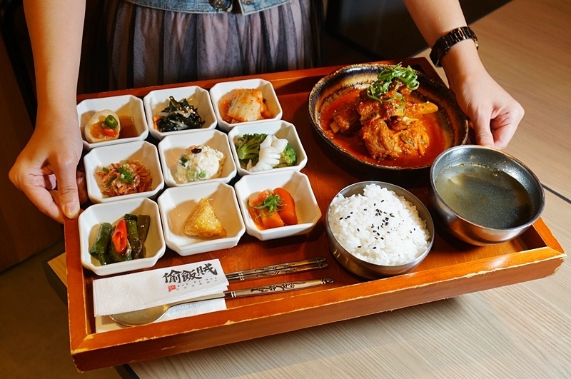 偷飯賊.韓定食.九宮格小菜.台北韓式料理.偷飯賊菜單.信義區韓式料理.蟹膏醬.