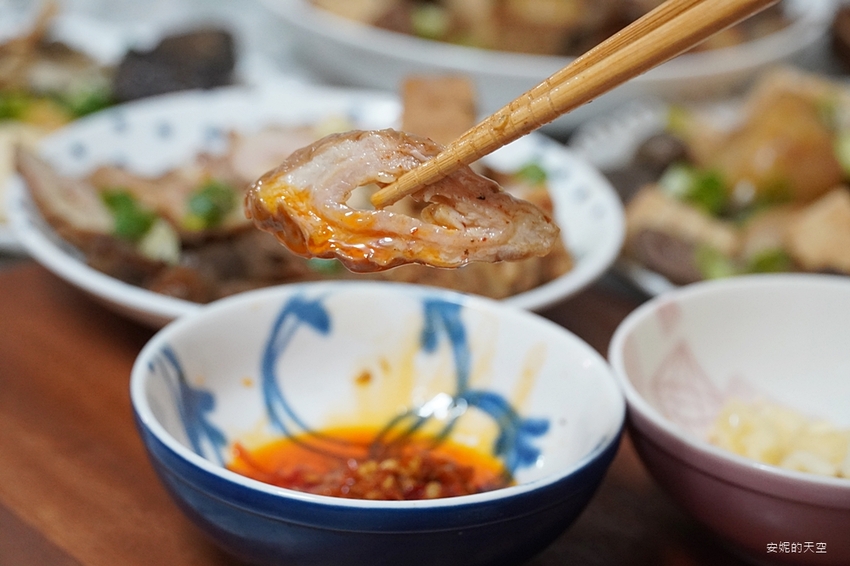 [土城延吉街市場 秘醬滷味]秘醬乾麵20元就有一袋 炸蛋肥腸超威 冷滷風味夏天吃最對味 - 安妮的天空