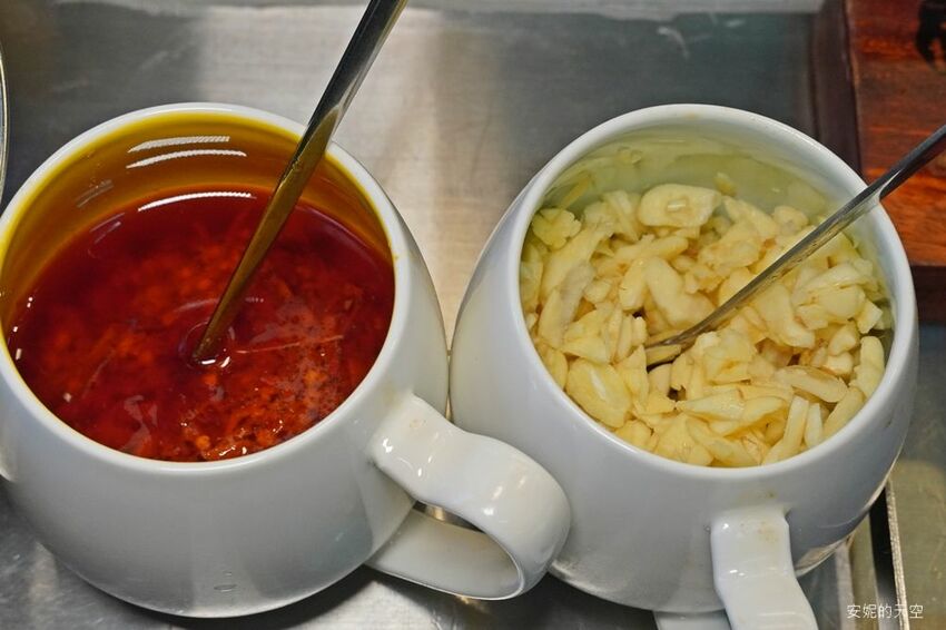 [土城延吉街市場 秘醬滷味]秘醬乾麵20元就有一袋 炸蛋肥腸超威 冷滷風味夏天吃最對味 - 安妮的天空