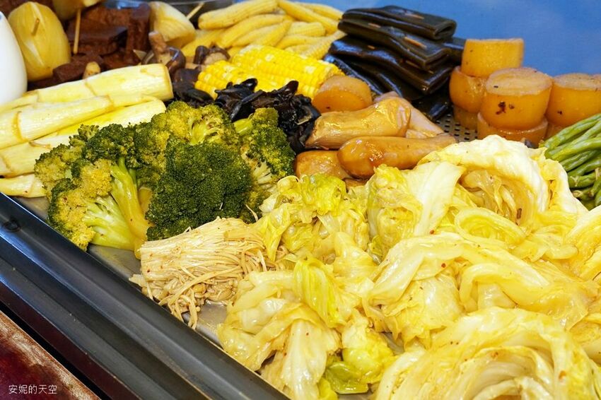 [土城延吉街市場 秘醬滷味]秘醬乾麵20元就有一袋 炸蛋肥腸超威 冷滷風味夏天吃最對味 - 安妮的天空