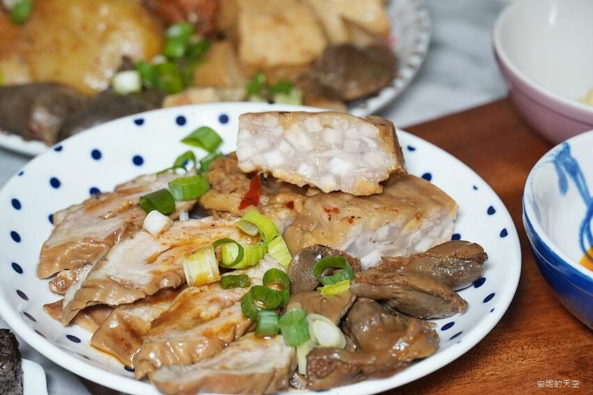 [土城延吉街市場 秘醬滷味]秘醬乾麵20元就有一袋 炸蛋肥腸超威 冷滷風味夏天吃最對味 - 安妮的天空