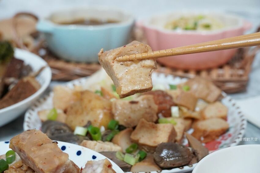 [土城延吉街市場 秘醬滷味]秘醬乾麵20元就有一袋 炸蛋肥腸超威 冷滷風味夏天吃最對味 - 安妮的天空