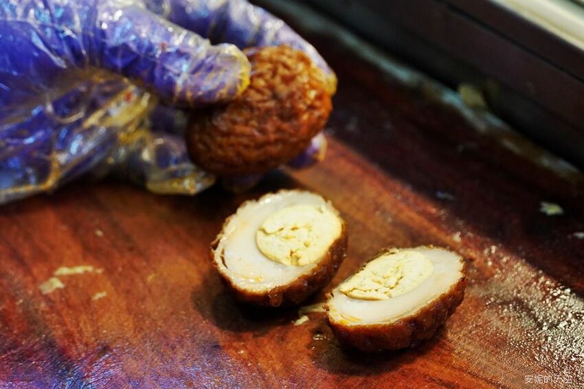 [土城延吉街市場 秘醬滷味]秘醬乾麵20元就有一袋 炸蛋肥腸超威 冷滷風味夏天吃最對味 - 安妮的天空