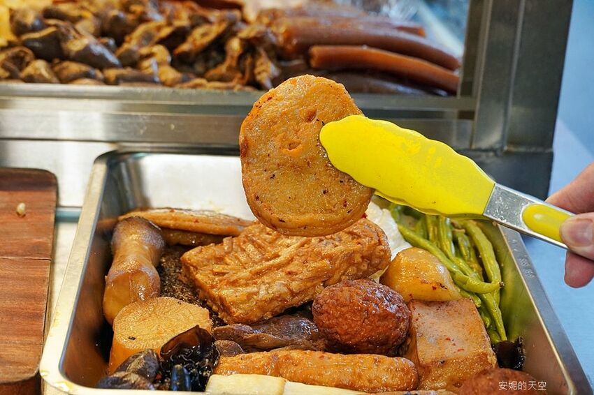 [土城延吉街市場 秘醬滷味]秘醬乾麵20元就有一袋 炸蛋肥腸超威 冷滷風味夏天吃最對味 - 安妮的天空