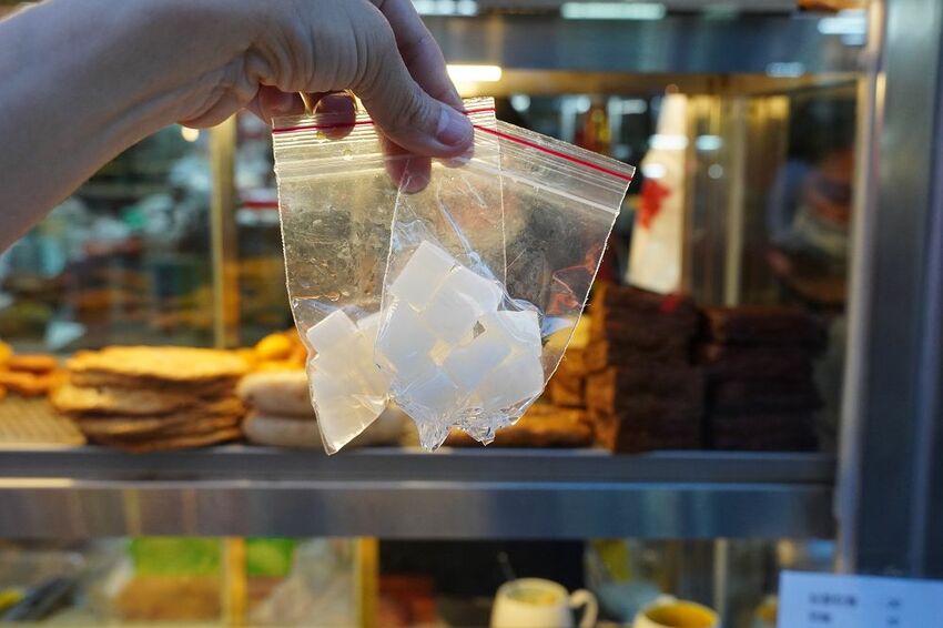 [土城延吉街市場 秘醬滷味]秘醬乾麵20元就有一袋 炸蛋肥腸超威 冷滷風味夏天吃最對味 - 安妮的天空