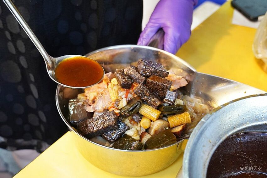 [土城延吉街市場 秘醬滷味]秘醬乾麵20元就有一袋 炸蛋肥腸超威 冷滷風味夏天吃最對味 - 安妮的天空