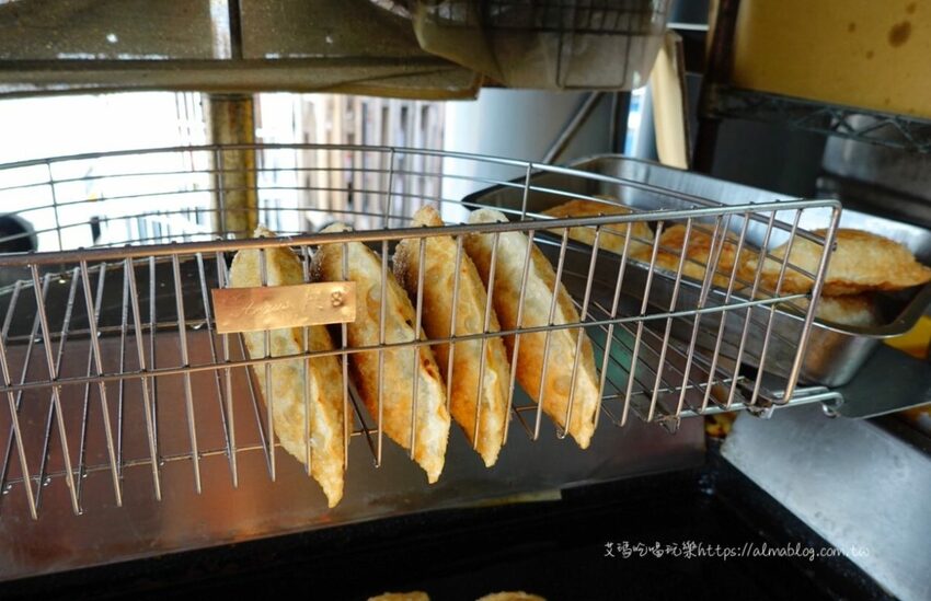 〖正林記韭菜盒〗低調餐車一天只賣4小時!假日還不營業.皮超薄肉餡會爆汁.冷凍一定要提前預訂 - 艾瑪▪ 享受吃喝玩樂札記