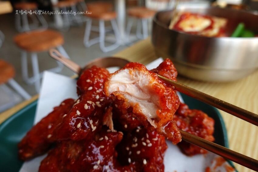 〖美蒂Maidi〗小清新文青風！超親民百元料理맛있다．糖醋肉拌飯只要90元．120元部隊鍋有一整串魚板 - 艾瑪▪ 享受吃喝玩樂札記