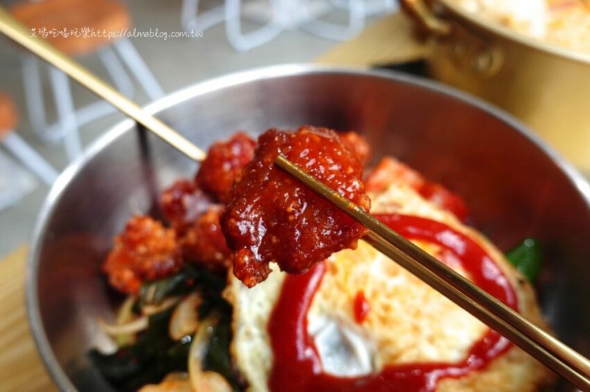 〖美蒂Maidi〗小清新文青風！超親民百元料理맛있다．糖醋肉拌飯只要90元．120元部隊鍋有一整串魚板 - 艾瑪▪ 享受吃喝玩樂札記