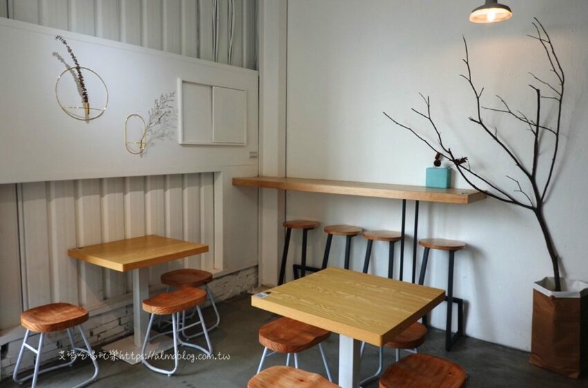 〖美蒂Maidi〗小清新文青風！超親民百元料理맛있다．糖醋肉拌飯只要90元．120元部隊鍋有一整串魚板 - 艾瑪▪ 享受吃喝玩樂札記