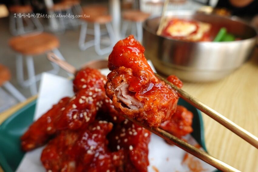 〖美蒂Maidi〗小清新文青風！超親民百元料理맛있다．糖醋肉拌飯只要90元．120元部隊鍋有一整串魚板 - 艾瑪▪ 享受吃喝玩樂札記