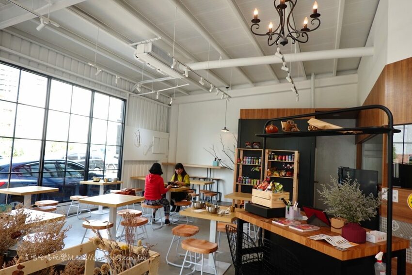 〖美蒂Maidi〗小清新文青風！超親民百元料理맛있다．糖醋肉拌飯只要90元．120元部隊鍋有一整串魚板 - 艾瑪▪ 享受吃喝玩樂札記