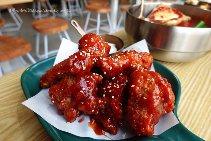 〖美蒂Maidi〗小清新文青風！超親民百元料理맛있다．糖醋肉拌飯只要90元．120元部隊鍋有一整串魚板 - 艾瑪▪ 享受吃喝玩樂札記