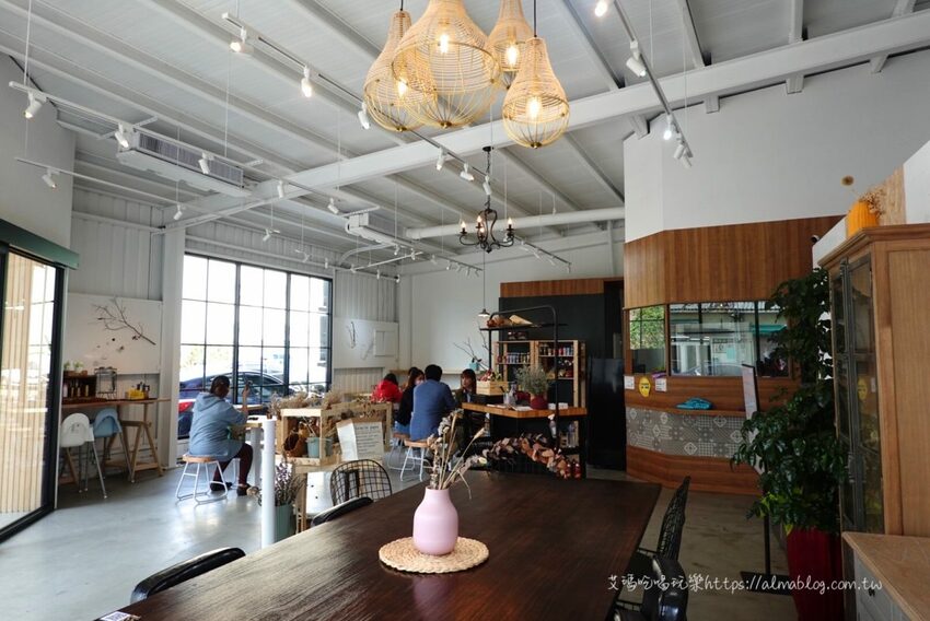 〖美蒂Maidi〗小清新文青風！超親民百元料理맛있다．糖醋肉拌飯只要90元．120元部隊鍋有一整串魚板 - 艾瑪▪ 享受吃喝玩樂札記