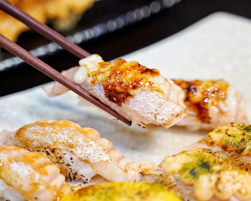 新竹巨城周邊晚餐、宵夜新選擇『馬的深夜食堂』，上百種料理選擇，營業至凌晨兩點！來一份炙燒握壽司系列或是來一碗暖心又暖胃的關東煮吧！ - 阿華田的美食日記