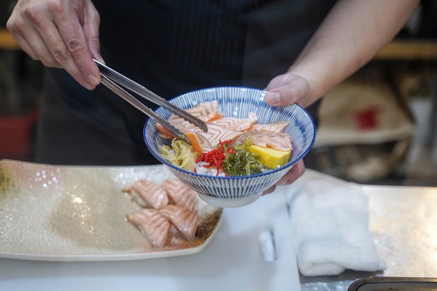 新竹巨城周邊晚餐、宵夜新選擇『馬的深夜食堂』，上百種料理選擇，營業至凌晨兩點！來一份炙燒握壽司系列或是來一碗暖心又暖胃的關東煮吧！ - 阿華田的美食日記