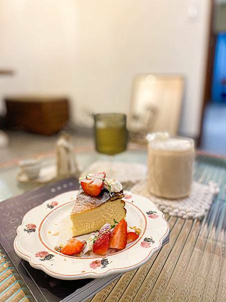 (台北忠孝新生站)溫溫咖啡工作室 東區美食 東區下午茶台北甜點推薦 預約制 韓系咖啡廳