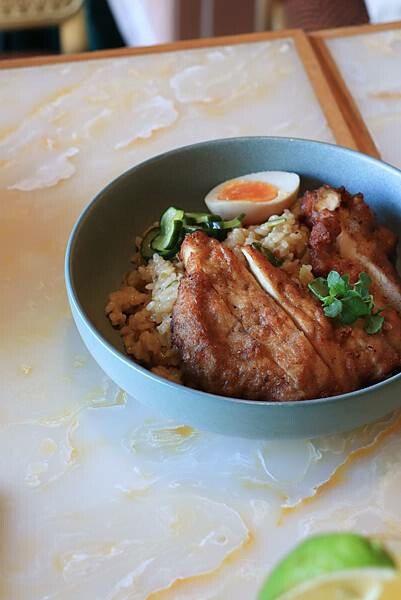 [ 台北美食 ] 永心鳳茶奶茶專門所-台北最美奶茶餐廳剝皮辣