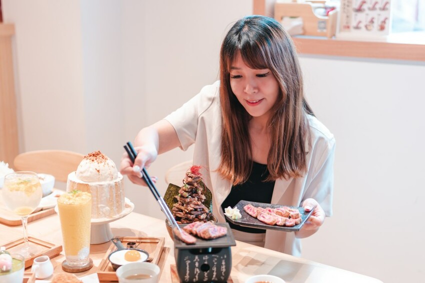 ▌台中美食 ▌嵐山熟成牛かつ專売｜超狂季節限定菜單又來了！全台最大巨無霸焦糖脆片大布丁、職人手作漢堡排，創意無極限！