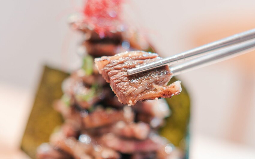 ▌台中美食 ▌嵐山熟成牛かつ專売｜超狂季節限定菜單又來了！全台最大巨無霸焦糖脆片大布丁、職人手作漢堡排，創意無極限！