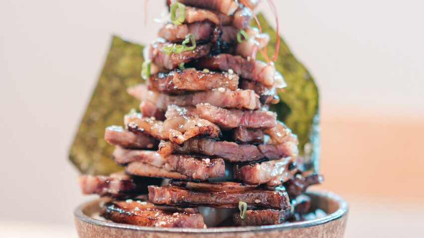 ▌台中美食 ▌嵐山熟成牛かつ專売｜超狂季節限定菜單又來了！全台最大巨無霸焦糖脆片大布丁、職人手作漢堡排，創意無極限！