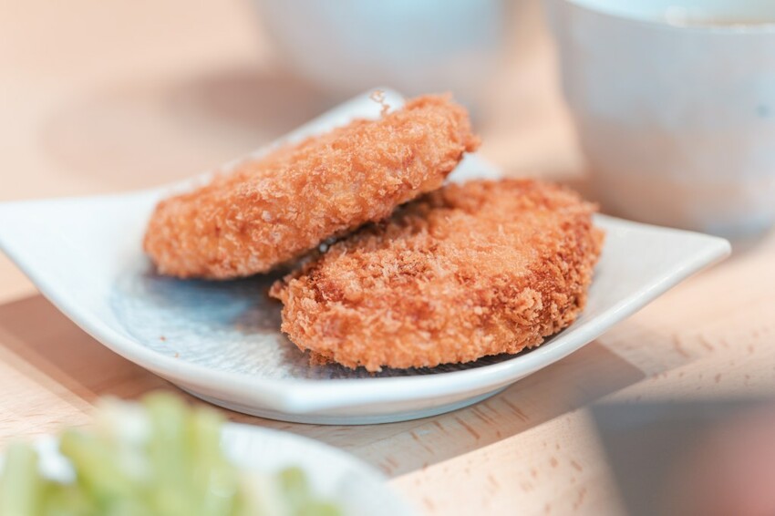 ▌台中美食 ▌嵐山熟成牛かつ專売｜超狂季節限定菜單又來了！全台最大巨無霸焦糖脆片大布丁、職人手作漢堡排，創意無極限！