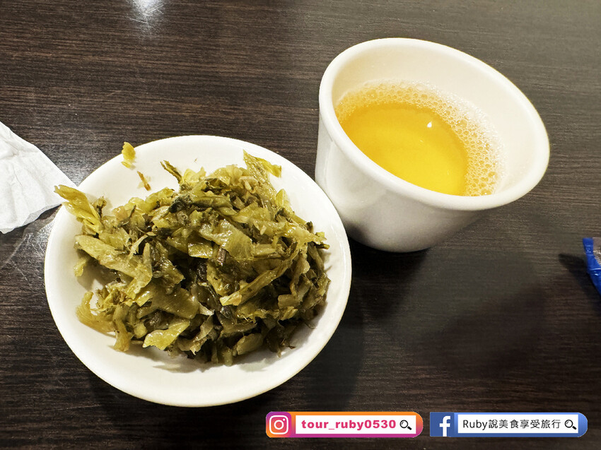 【信義區美食】牛味餐館附菜單，隱身虎林街巷弄內的排隊美食，牛肉麵份量超大碗，內用小菜以盤計價自己夾到