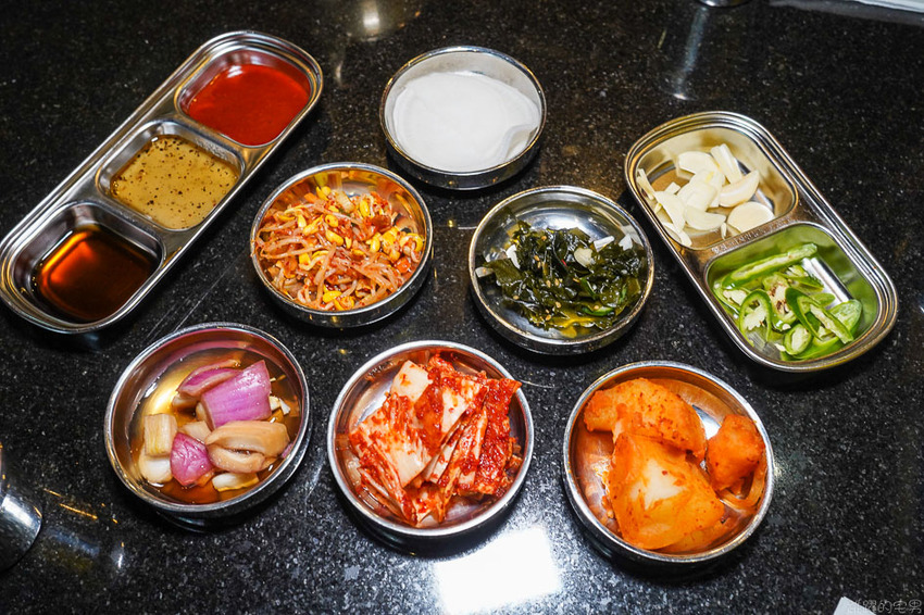 花蓮韓式料理新開店 延壽亭韓食提供代客烤肉，低溫熟成豬肉單點只要230元 韓式豆腐鍋跟石鍋拌飯180元起 還營業到凌晨1點 生意超好一定要訂位