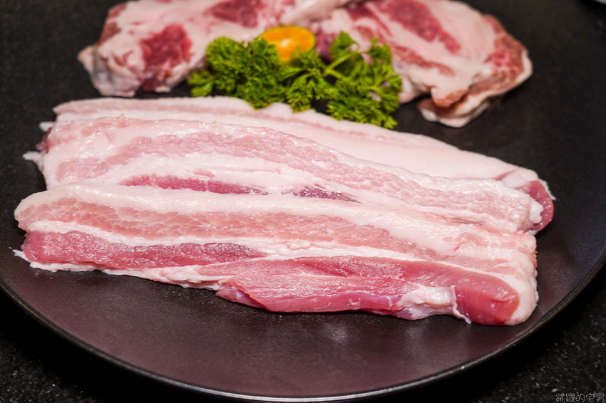 花蓮韓式料理新開店 延壽亭韓食提供代客烤肉，低溫熟成豬肉單點只要230元 韓式豆腐鍋跟石鍋拌飯180元起 還營業到凌晨1點 生意超好一定要訂位