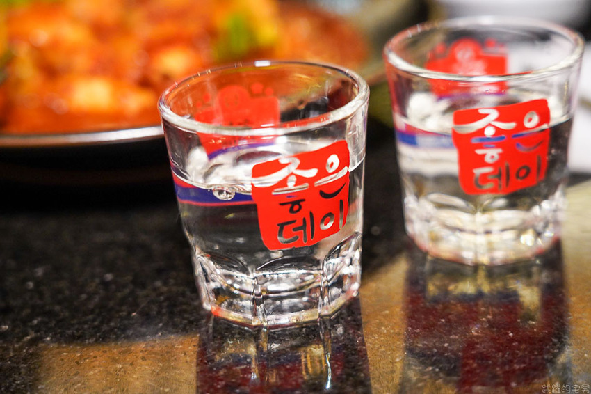 花蓮韓式料理新開店 延壽亭韓食提供代客烤肉，低溫熟成豬肉單點只要230元 韓式豆腐鍋跟石鍋拌飯180元起 還營業到凌晨1點 生意超好一定要訂位