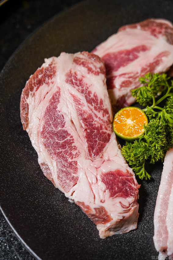 花蓮韓式料理新開店 延壽亭韓食提供代客烤肉，低溫熟成豬肉單點只要230元 韓式豆腐鍋跟石鍋拌飯180元起 還營業到凌晨1點 生意超好一定要訂位