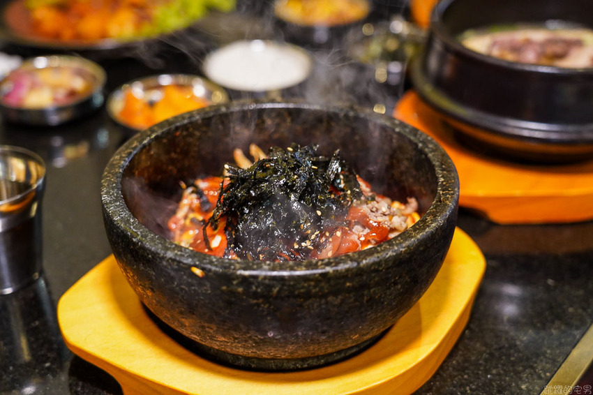 花蓮韓式料理新開店 延壽亭韓食提供代客烤肉，低溫熟成豬肉單點只要230元 韓式豆腐鍋跟石鍋拌飯180元起 還營業到凌晨1點 生意超好一定要訂位