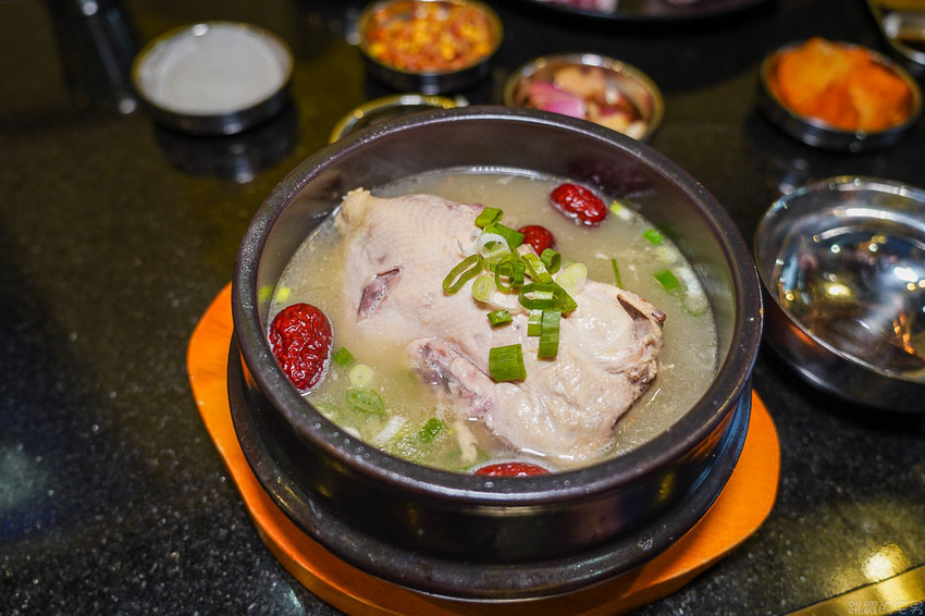 花蓮韓式料理新開店 延壽亭韓食提供代客烤肉，低溫熟成豬肉單點只要230元 韓式豆腐鍋跟石鍋拌飯180元起 還營業到凌晨1點 生意超好一定要訂位