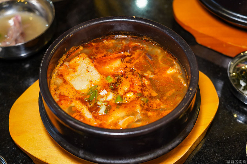 花蓮韓式料理新開店 延壽亭韓食提供代客烤肉，低溫熟成豬肉單點只要230元 韓式豆腐鍋跟石鍋拌飯180元起 還營業到凌晨1點 生意超好一定要訂位