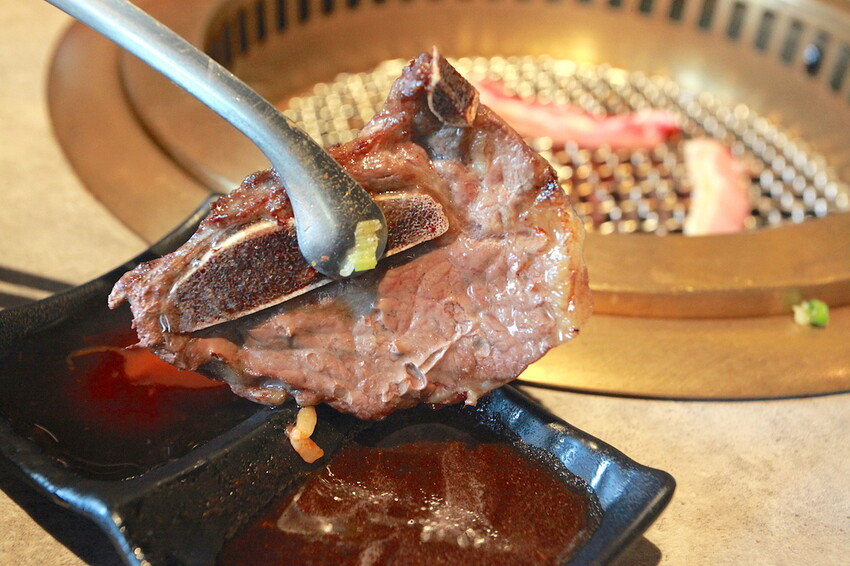 吃。台南美食|安平區。「肉次方 燒肉放題 台南府前店」台南最難訂到日式燒肉吃到飽,王品旗下肉次方南部唯