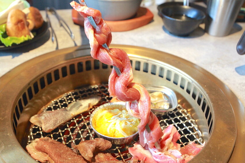 吃。台南美食|安平區。「肉次方 燒肉放題 台南府前店」台南最難訂到日式燒肉吃到飽,王品旗下肉次方南部唯