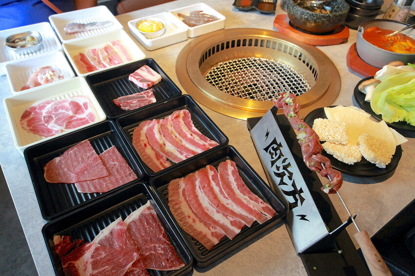 吃。台南美食|安平區。「肉次方 燒肉放題 台南府前店」台南最難訂到日式燒肉吃到飽,王品旗下肉次方南部唯