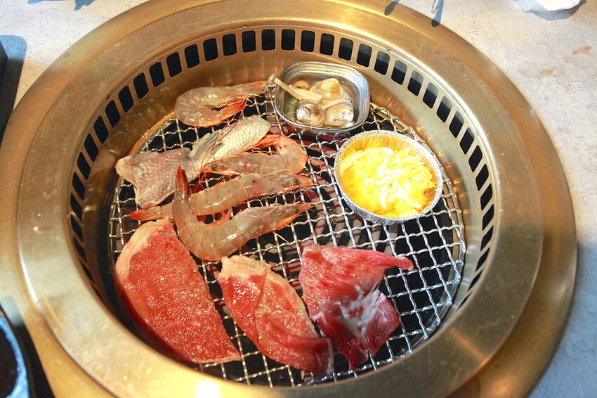 吃。台南美食|安平區。「肉次方 燒肉放題 台南府前店」台南最難訂到日式燒肉吃到飽,王品旗下肉次方南部唯