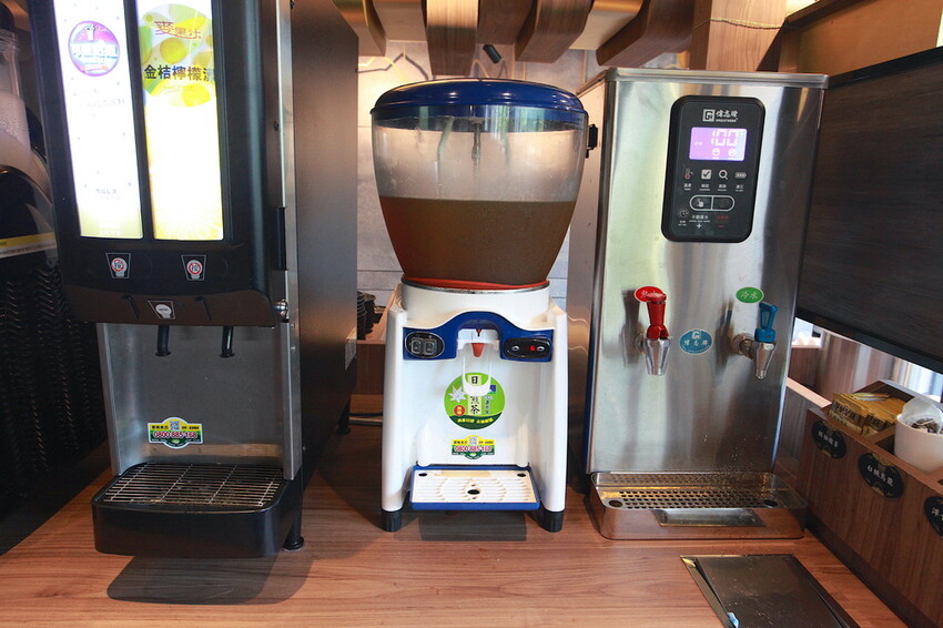 吃。台南美食|安平區。「肉次方 燒肉放題 台南府前店」台南最難訂到日式燒肉吃到飽,王品旗下肉次方南部唯