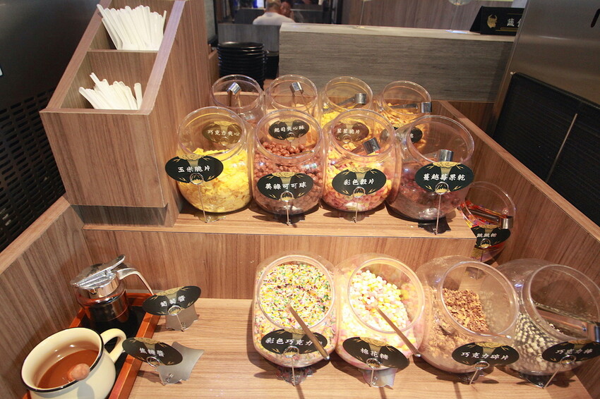 吃。台南美食|安平區。「肉次方 燒肉放題 台南府前店」台南最難訂到日式燒肉吃到飽,王品旗下肉次方南部唯