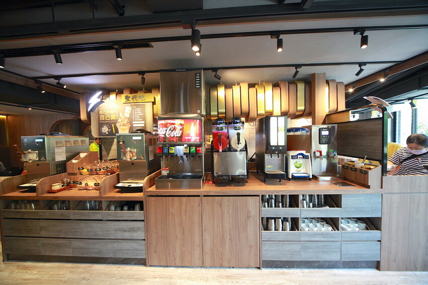 吃。台南美食|安平區。「肉次方 燒肉放題 台南府前店」台南最難訂到日式燒肉吃到飽,王品旗下肉次方南部唯