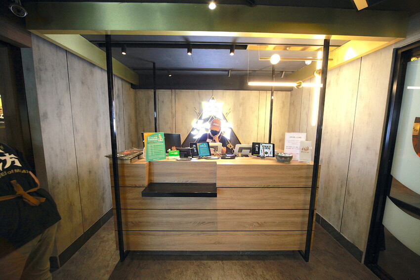 吃。台南美食|安平區。「肉次方 燒肉放題 台南府前店」台南最難訂到日式燒肉吃到飽,王品旗下肉次方南部唯